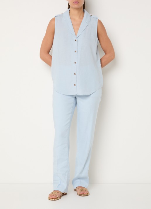 NYDJ Gabrielle mouwloze blouse in linnenblend - voorkant 3 lichtblauw