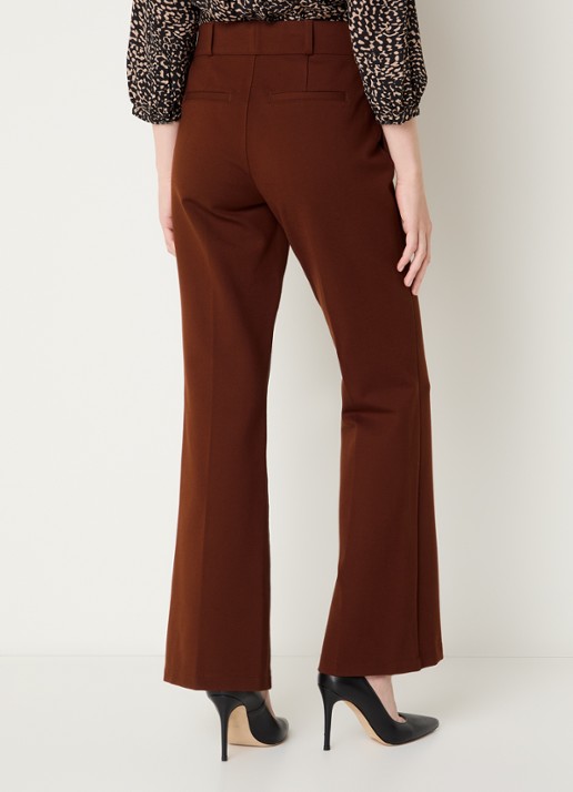 NYDJ Pull On high waist flared fit pantalon met steekzakken - achterkant 4 chocoladebruin