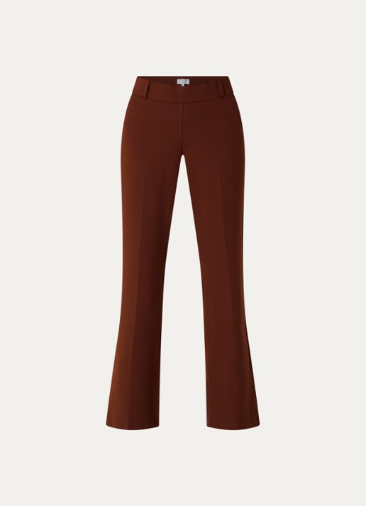 NYDJ Pull On high waist flared fit pantalon met steekzakken - voorkant 2 chocoladebruin