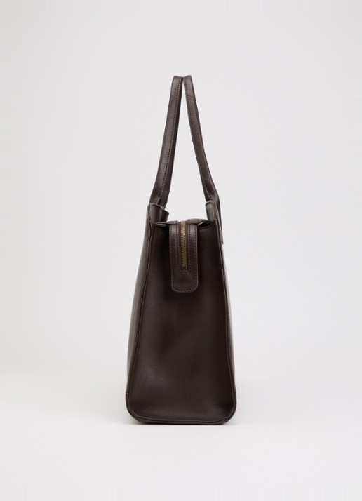 O My Bag Alma schoudertas van leer met 16 inch laptopvak  - detail 3 chocoladebruin