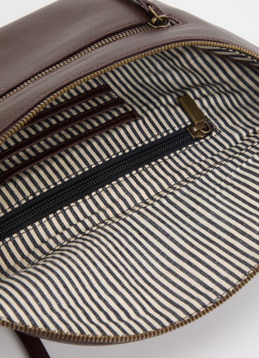 O My Bag Drew heuptas van leer met afneembare schouderriem - detail 2 chocoladebruin