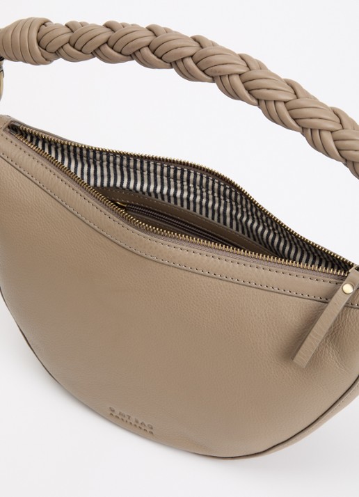 O My Bag Leo Midi schoudertas van leer met afneembare schouderriem  - detail donkerbeige