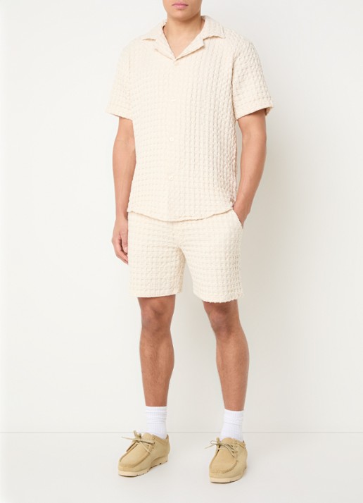 OAS Ecru straight fit korte broek met structuur - voorkant 3 ivoor