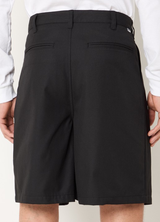 Obey Dean wide fit korte broek met persplooi en steekzakken - achterkant 2 zwart