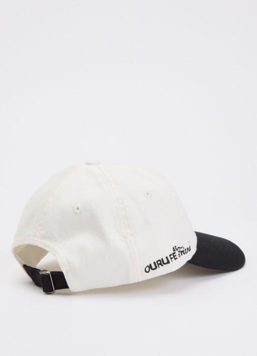 OLAF Varsity pet met logoborduring - detail wit
