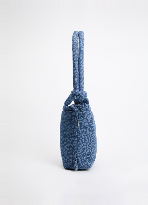 Ölend Ona gewatteerde crossbodytas van denim met panterprint - detail 3 indigo