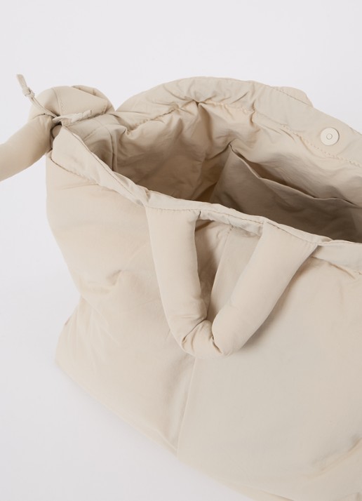 Ölend Ona gewatteerde crossbodytas  - detail beige