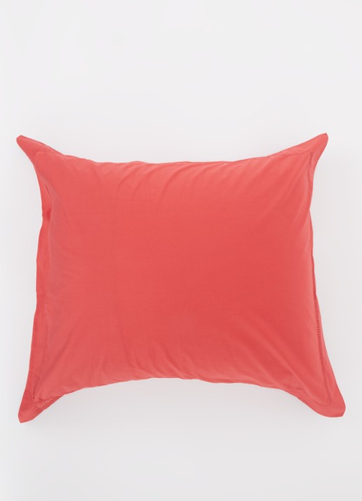 Olivier Desforges ALCOVE   Rouge   Pillow case - detail 2 rood