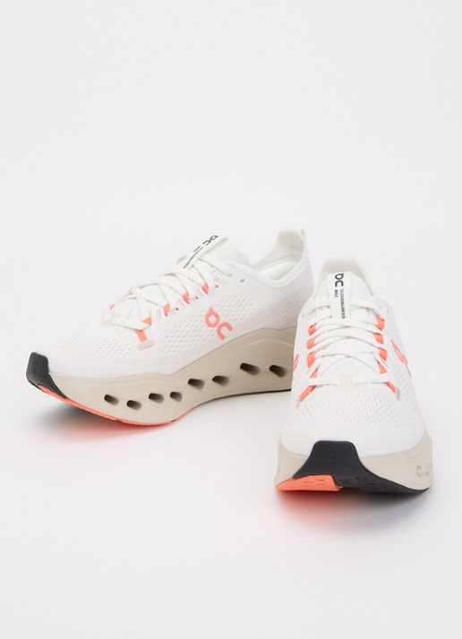 On Cloudsurfer Max sneaker met gebreid bovenwerk - detail creme