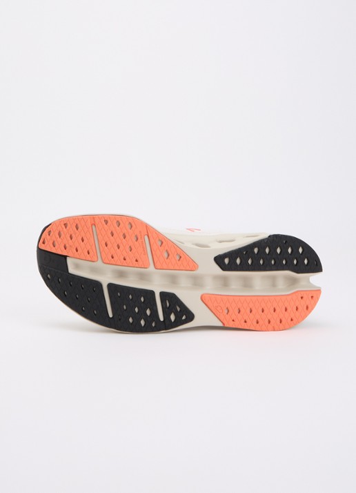 On Cloudsurfer Max sneaker met gebreid bovenwerk - detail 3 creme