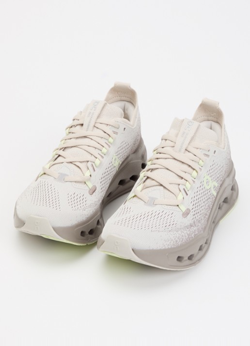 On Cloudsurfer Max sneaker met gebreid bovenwerk - detail 2 zand