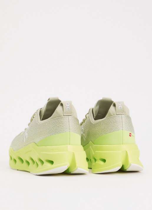 On Cloudsurfer Max sneaker van mesh met logo - achterkant 5 neongeel