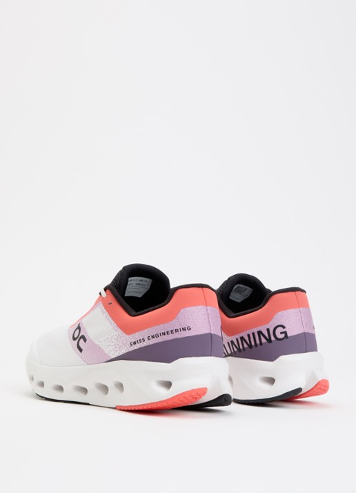 On Cloudsurfer Youth sneaker met gebreid bovenwerk - achterkant 2 lila