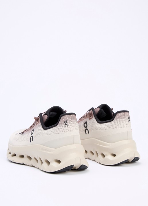 On Cloudtilt sneaker met gebreid bovenwerk - achterkant beige