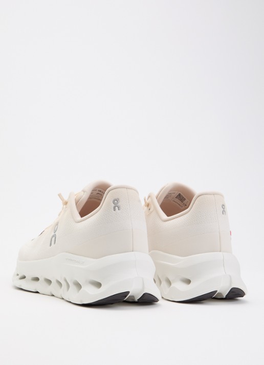 On Cloudtilt sportschoen van mesh  - achterkant beige