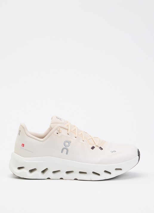 On Cloudtilt sportschoen van mesh  - voorkant 5 beige