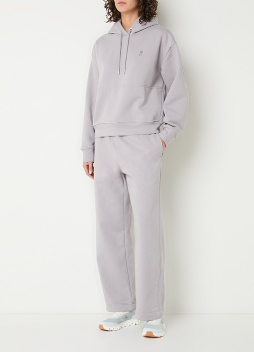 On Club Collective hoodie met logo - voorkant 4 taupe