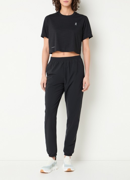 On Focus high waist tapered fit trackpants met steekzakken - voorkant 5 zwart