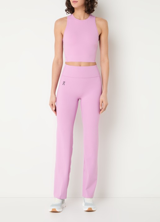 On Studio crop top met logo - voorkant 2 roze