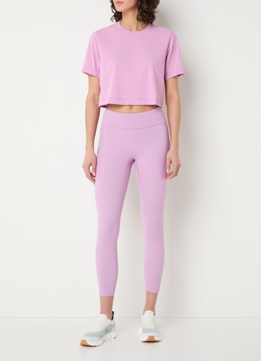 On Train cropped trainings T-shirt met logo- en backprint - voorkant 3 roze