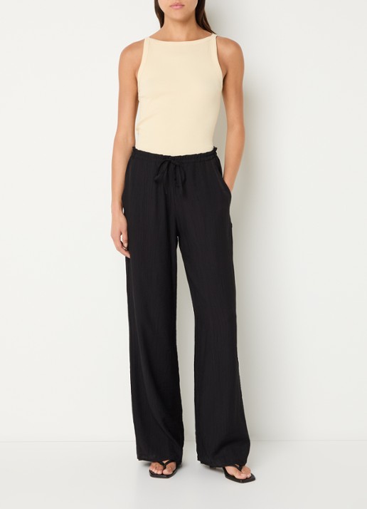 OPUS Marou high waiste wide fit pantalon met structuur - voorkant 2 zwart