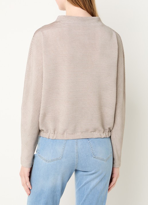 OPUS Saglanz top met ribstructuur - achterkant taupe