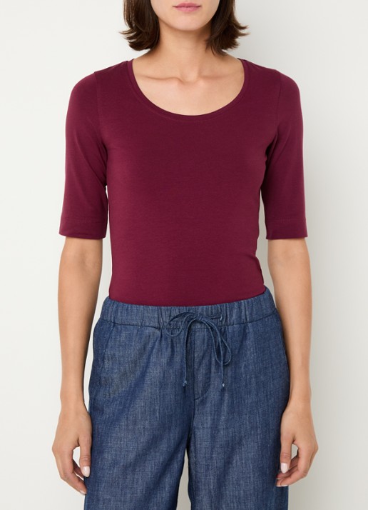 OPUS Serta top met ronde hals - detail 3 aubergine