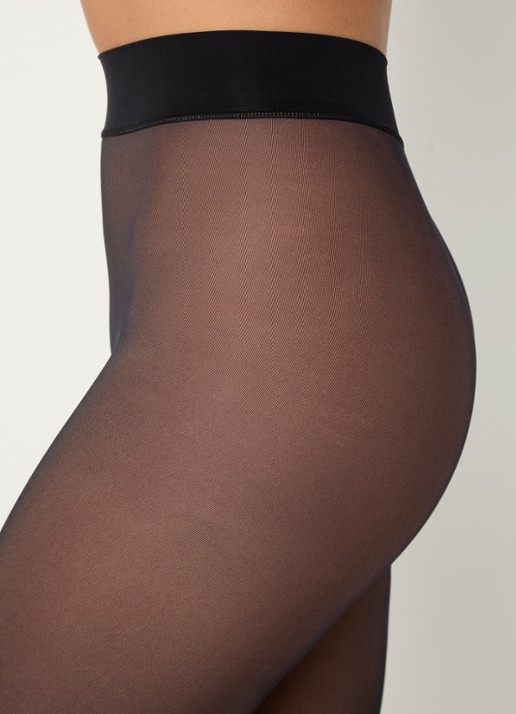 Oroblu Thermo-Nude panty in 30 denier black sheer - detail 2 zwart