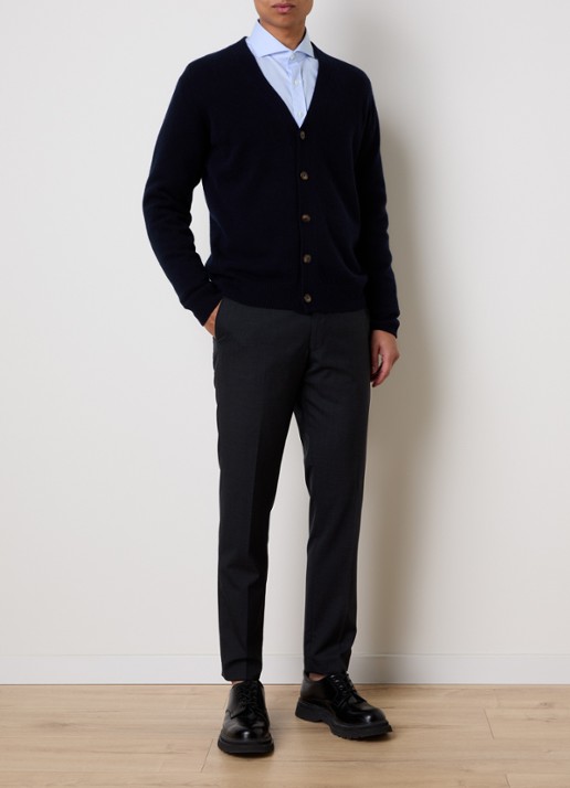 Oscar Jacobson Eduardo fijngebreid vest in wolblend met V-hals - voorkant 3 donkerblauw