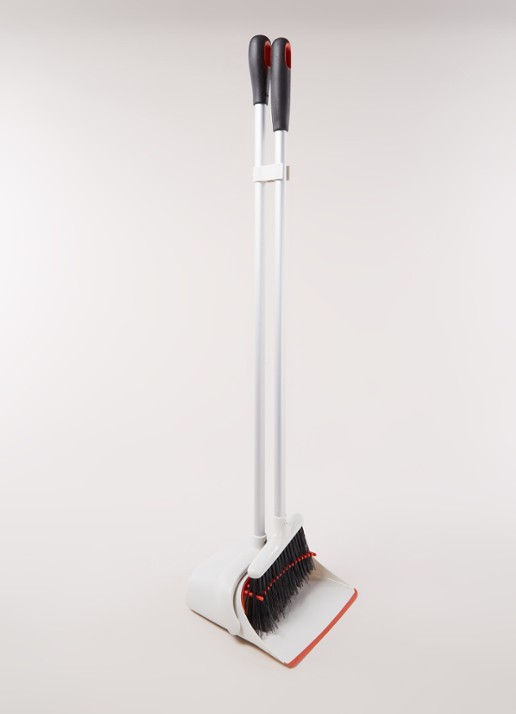 Oxo Good Grips bezem en blik 90 cm - voorkant 3 gebroken wit