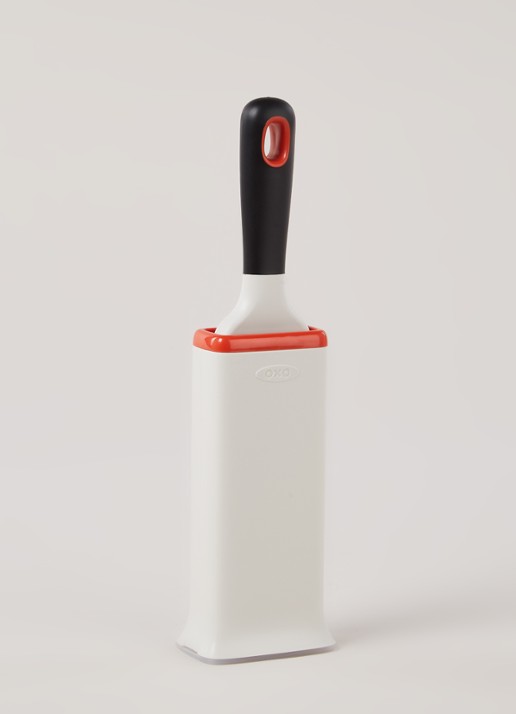 Oxo Good Grips pluizenborstel met houder - voorkant 2 undefined