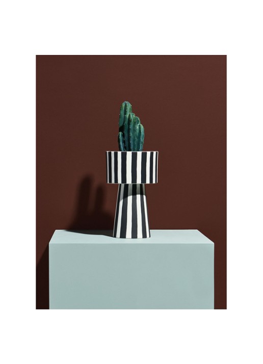OYOY Living Design Toppu L bloempot van keramiek voor binnen - 24 cm - voorkant 5 zwart