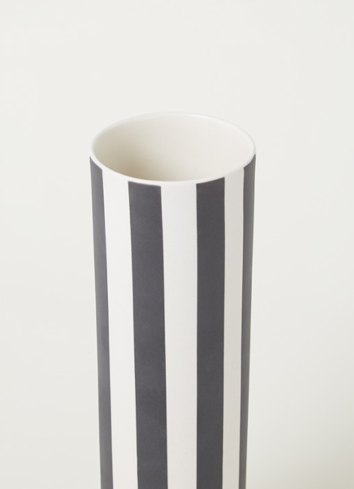 OYOY Living Design Toppu vaas 31 cm - detail zwart