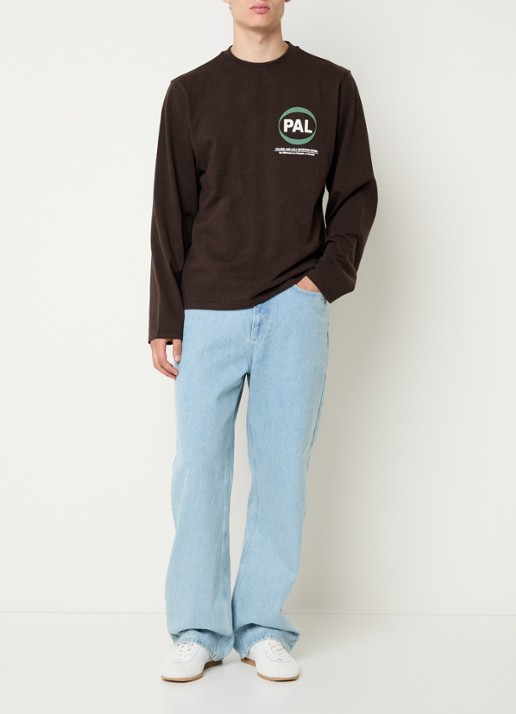 PAL Sporting Goods Longsleeve met logo- en backprint - voorkant 2 donkerbruin