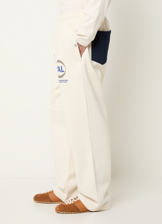 PAL Sporting Goods Pre Game loose fit joggingbroek met logo - detail 3 beige