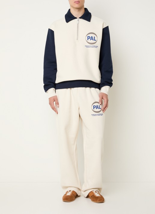 PAL Sporting Goods Pre Game sweater met halve rits en logo - voorkant 3 gebroken wit
