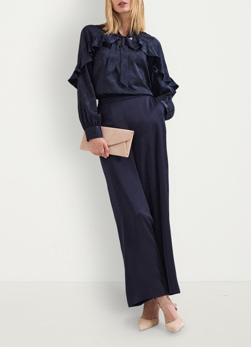 Phase Eight Beccy wide fit pantalon van satijn met steekzakken - voorkant 8 donkerblauw