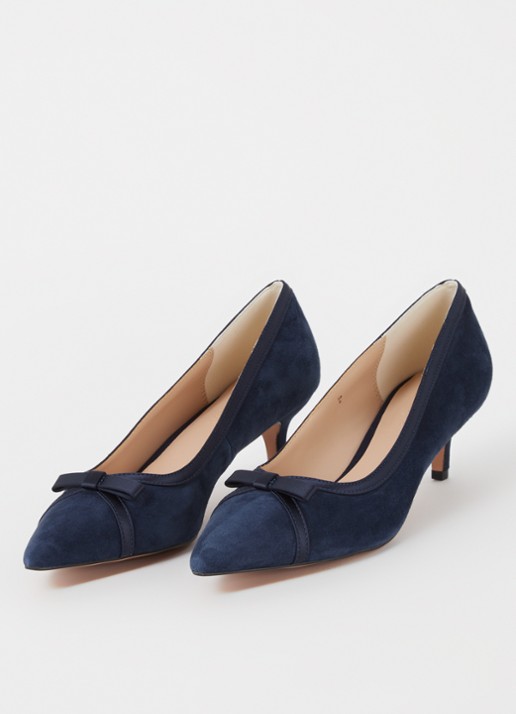 Phase Eight Bow pump van geitensuède - detail 3 donkerblauw