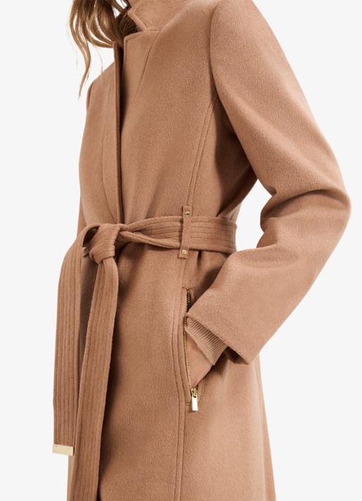 Phase Eight Charlotte mantel in wolblend met strikceintuur - detail 3 camel