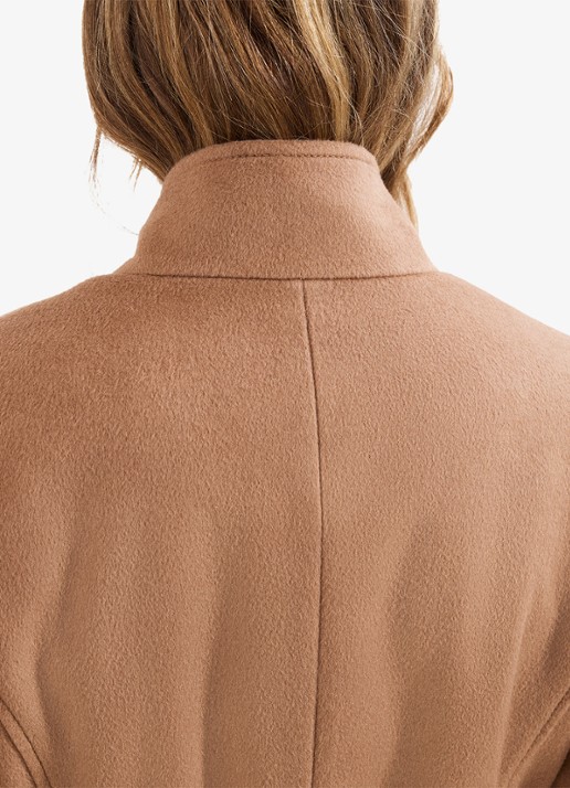 Phase Eight Charlotte mantel in wolblend met strikceintuur - detail 4 camel