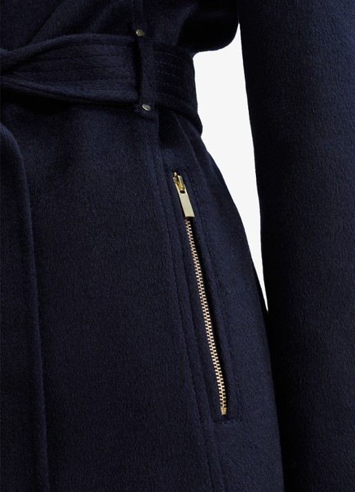 Phase Eight Charlotte mantel in wolblend met strikceintuur - detail 4 donkerblauw