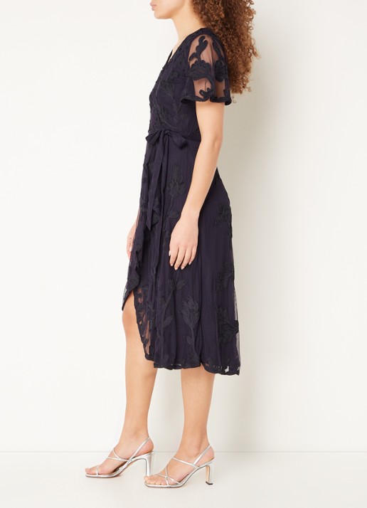 Phase Eight Clara midi wikkeljurk met bloemborduring - voorkant 2 donkerblauw