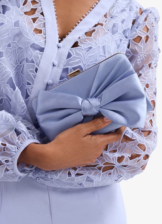 Phase Eight Clutch van satijn met strikdetail - detail 7 lichtblauw