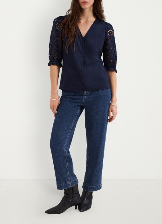 Phase Eight Eleanor top met broderie en V-hals - voorkant 2 navy
