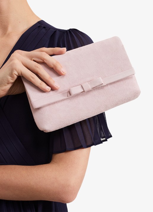 Phase Eight Grosgrain clutch van suède  - detail 4 lichtroze