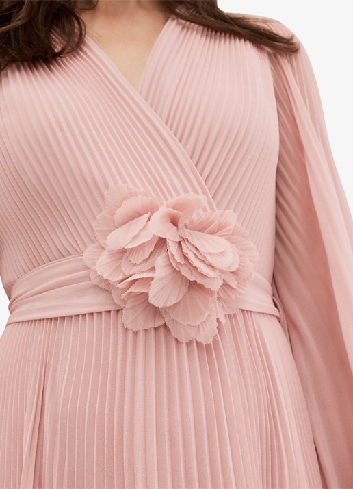 Phase Eight Isadora maxi jurk met plissé en strikceintuur - detail 5 lichtroze