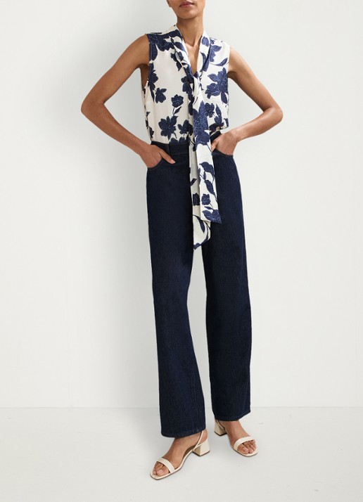 Phase Eight Junie top met bloemenprint en strikkraag - voorkant 3 gebroken wit