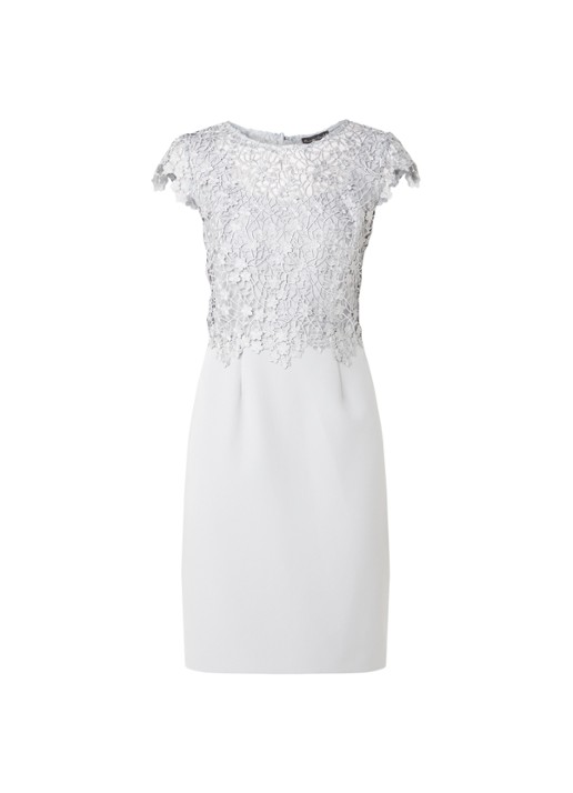 Phase Eight Mariposa midi kokerjurk met overlay van guipure kant - voorkant 3 lichtblauw