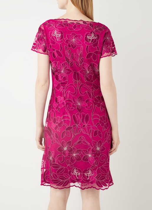 Phase Eight Nessa mini jurk van kant met bloemenprint - achterkant fuchsia