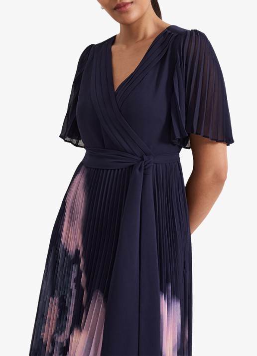 Phase Eight Petite Abigail maxi jurk met bloemenprint en plissé - detail 4 donkerblauw